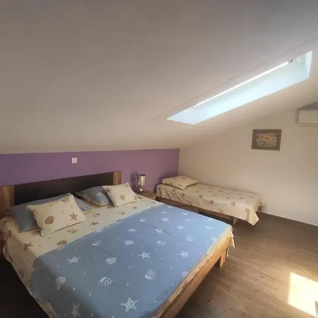 Nada Mustapic Daire Brela