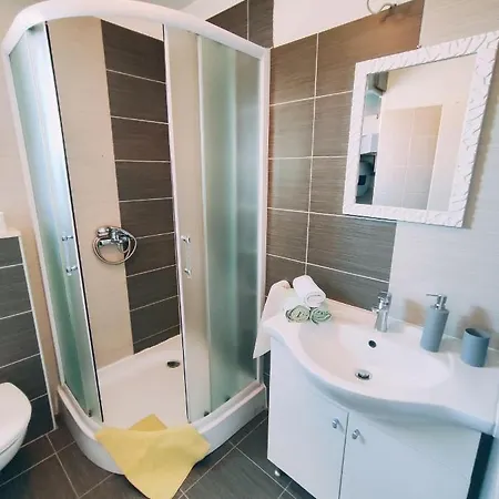 Nada Mustapic Daire *