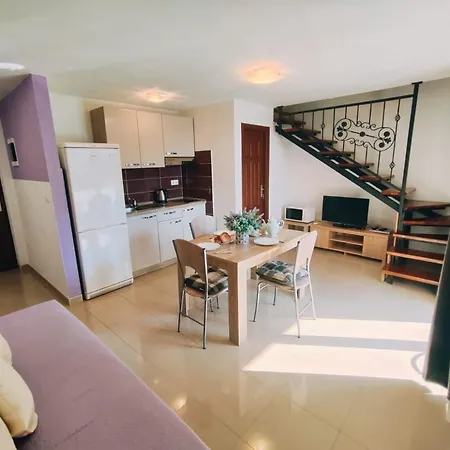 Nada Mustapic * Brela