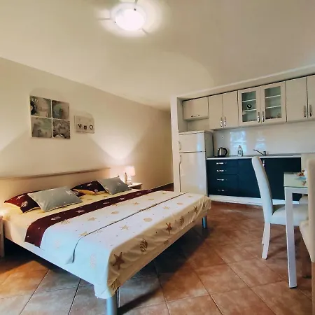 Nada Mustapic * Brela