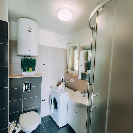 Daire Nada Mustapic Brela