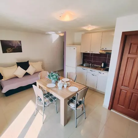 Nada Mustapic Apartment