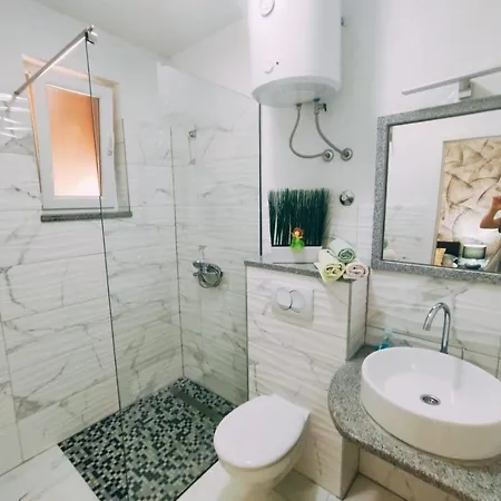 Nada Mustapic Apartment