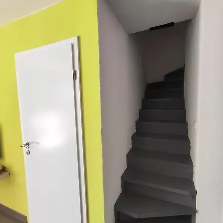 Nada Mustapic Apartment Brela