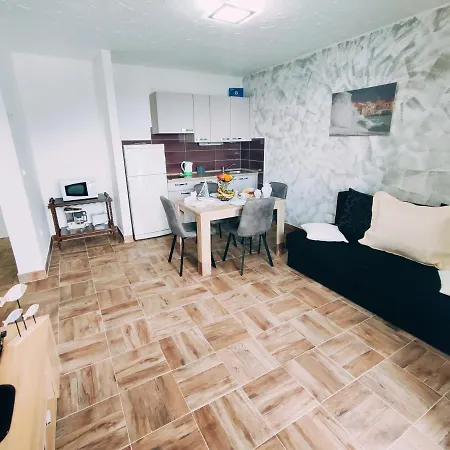 Nada Mustapic Брела