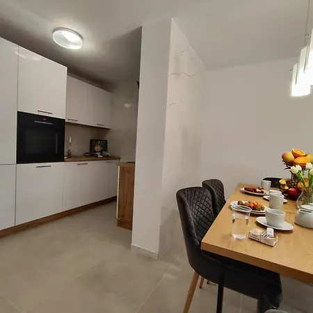 Nada Mustapic Apartamento Brela